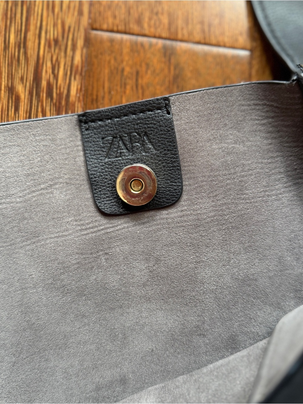 Zara Classic Black Tote Bag - Minimalist Women's Carryall - Picture 4 of 5